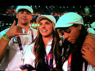 picture of US Olympic Athletes wearing Jill’s Legacy Beat Lung Cancer bracelets at closing ceremonies 2012 Olympic games in London