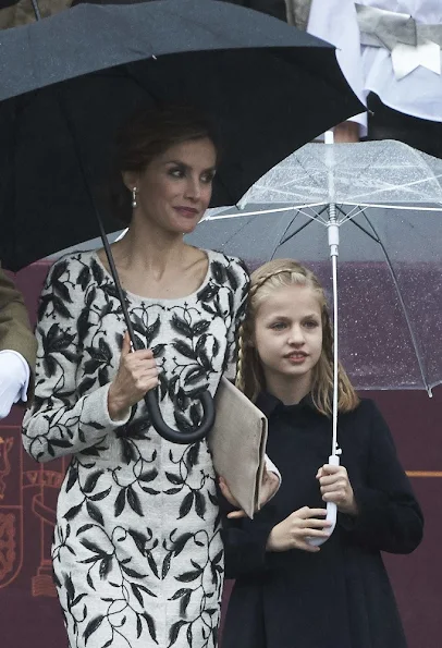 Queen Letizia wore dress,Leonor red coat earring style fashions