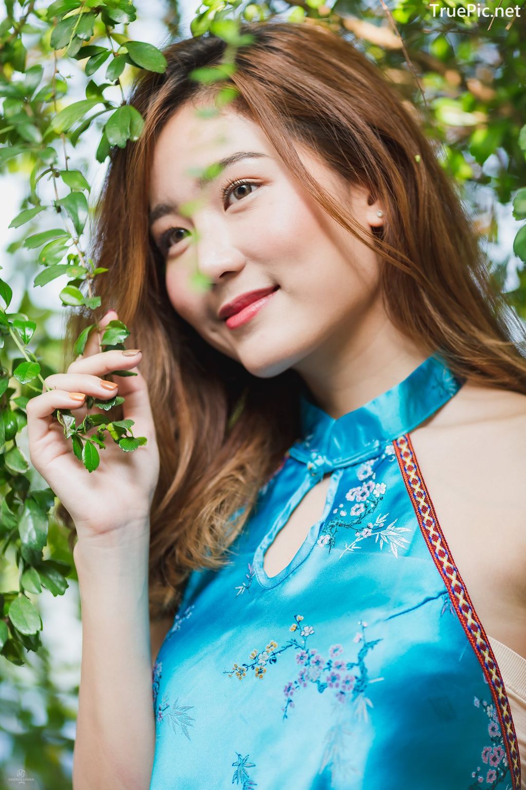 Image-Thailand-Beautiful-Girl-Pattaravadee-Boonmeesup-Blue-Chinese-Traditional-Undershirt-TruePic.net- Picture-16