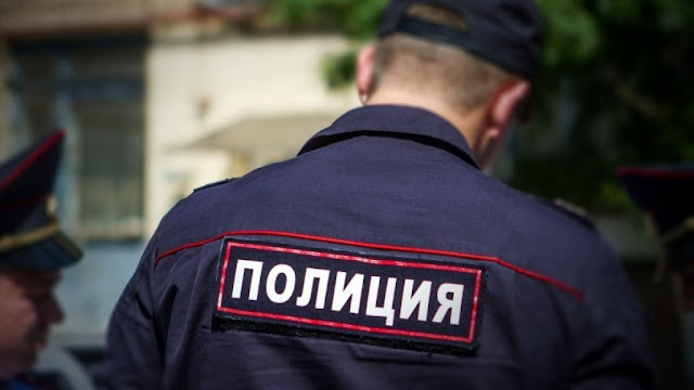 В Башкирии хулиганы избили сотрудника полиции. В Башкирии хулиганы избили сотрудника полиции.
