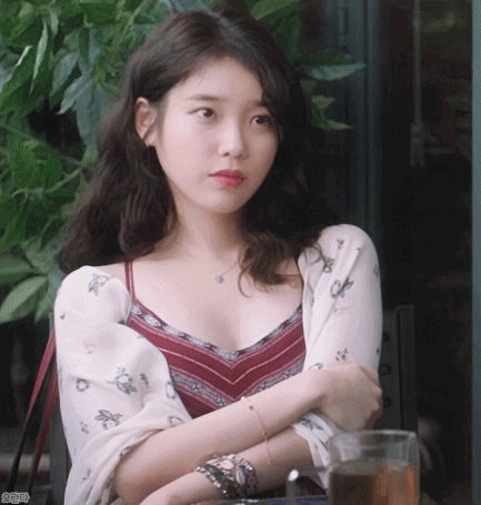 아이유 섹시, 진짜다 vs 장난이다