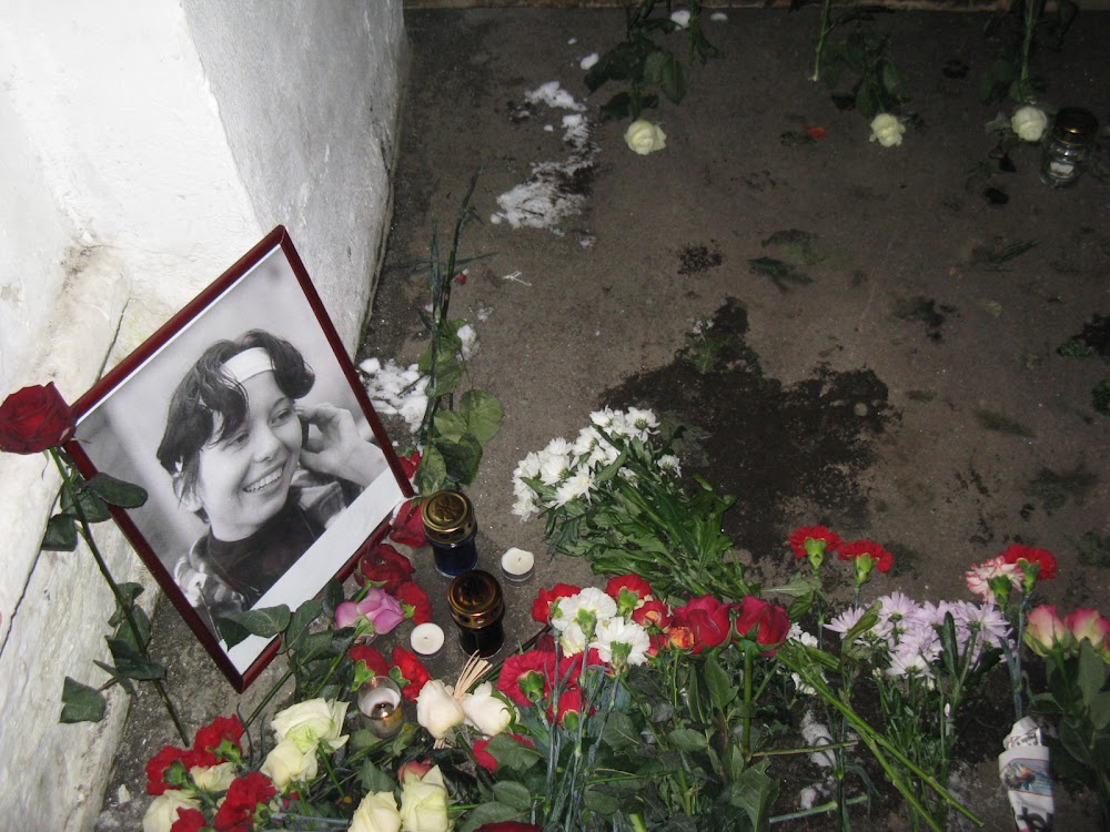 Мемориал памяти А. Бабуровой и С. Маркелова у Белых палат, 19 января 2012 г., public domain/CC0