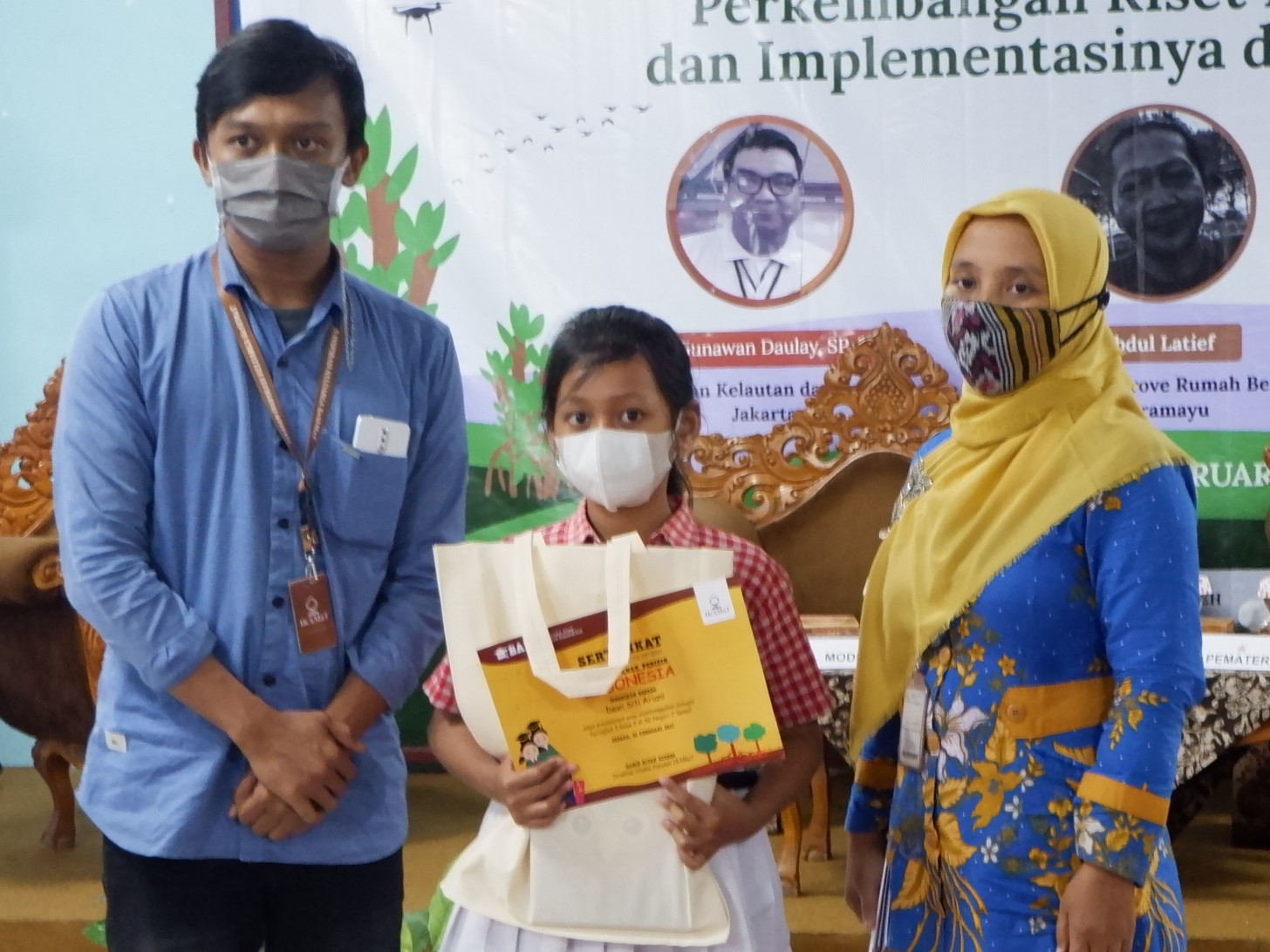 IKAMaT Serahkan Beasiswa BAPI untuk Pelajar Jepara