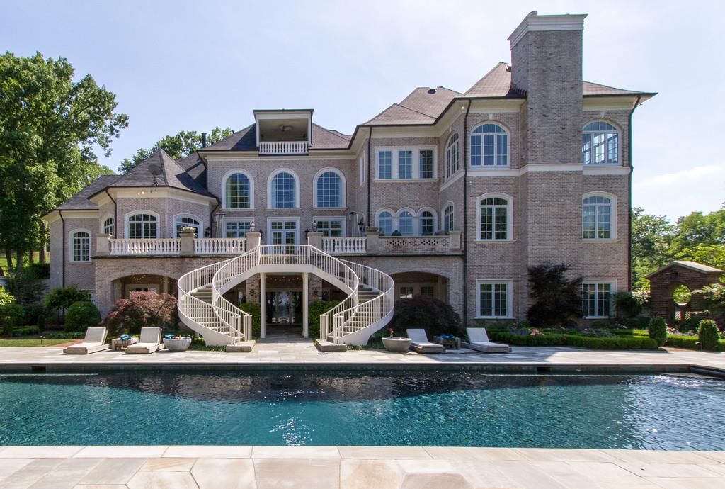 Kelly Clarkson's 20,000 Square Foot Riverfront Mansion In