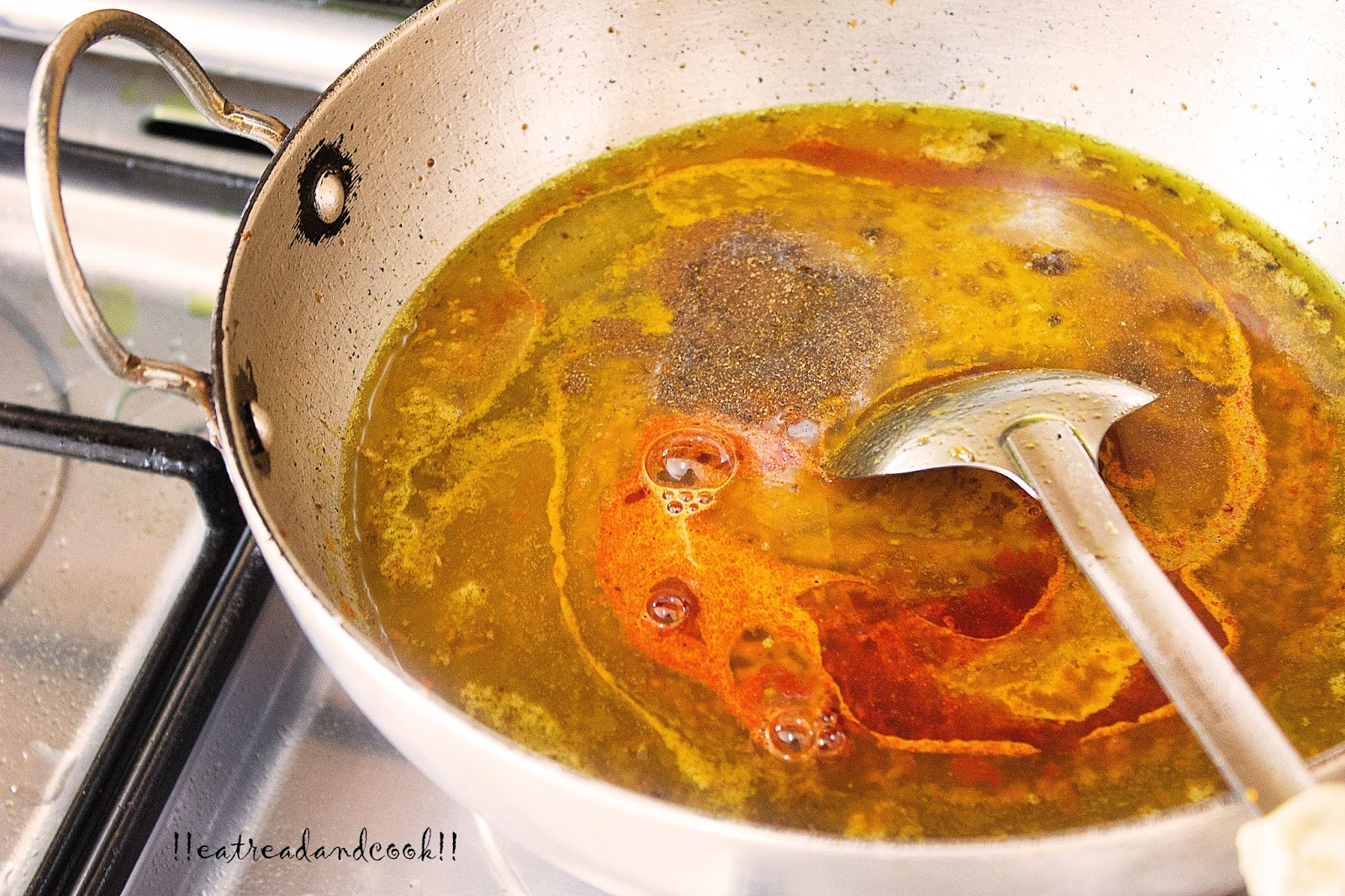 Aloo Fulkopi Die Macher Jhol / Bengali Fish Curry with Potato and