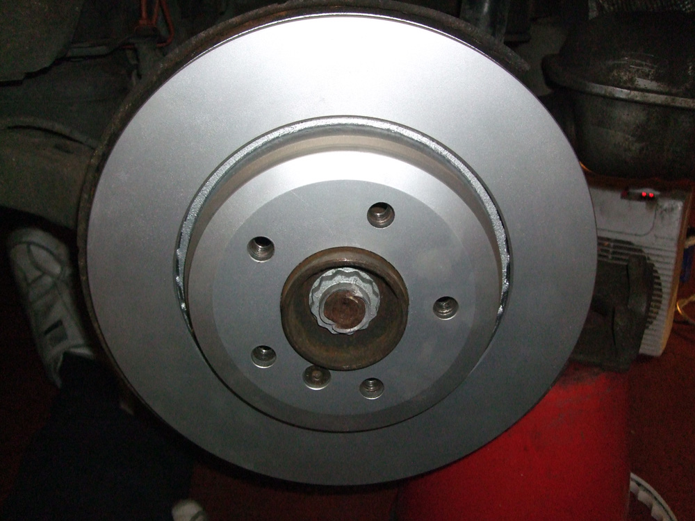 BMW E46 Rear Brake Discs and Pads Replacement