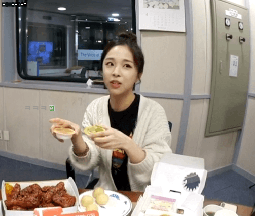 화요일은 모에모에 모에카.치킨 먹방     뚠