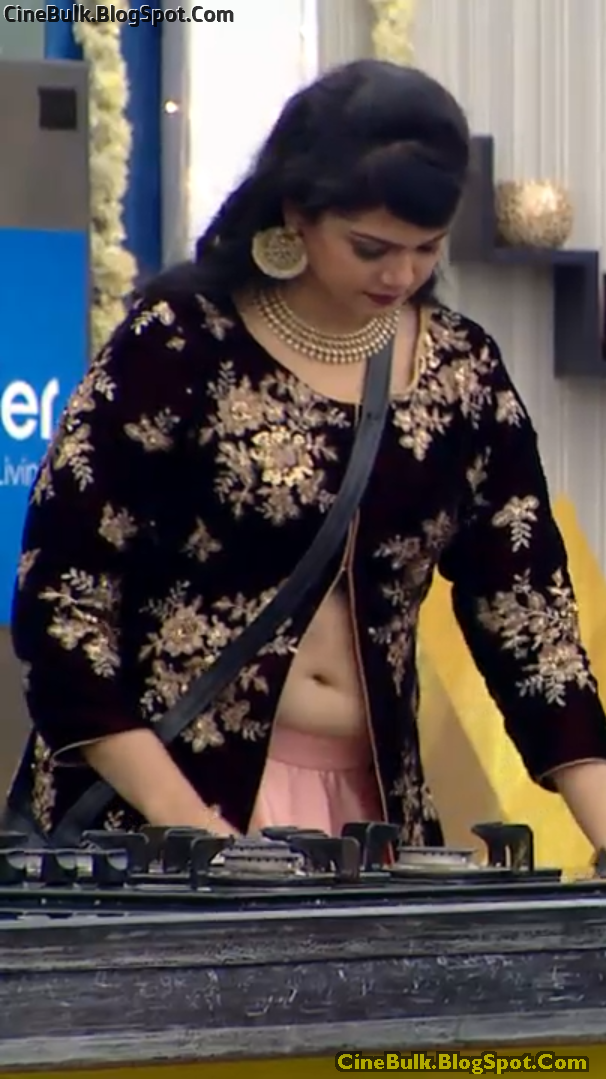 Anuya Bhagvath Sex Vidoes - Anuya Bhagvath Big Fat Navel Show in Bigg Boss 1 Tamil Final Episode Recent  Picture - 18iam Hot