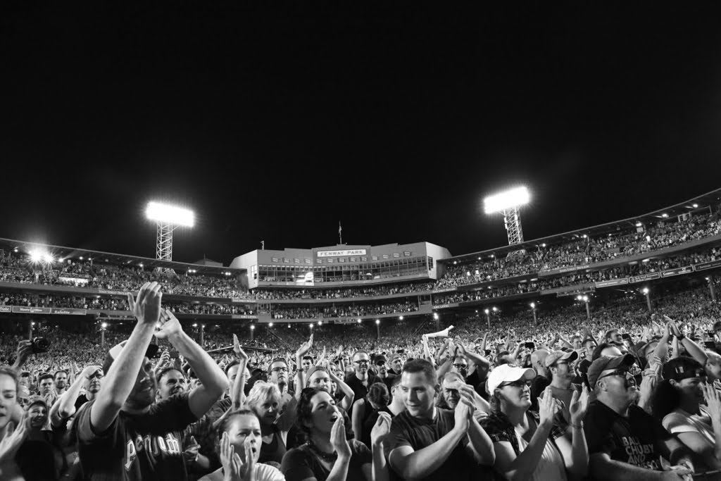 THE SKY I SCRAPE: Pearl Jam at Fenway Park
