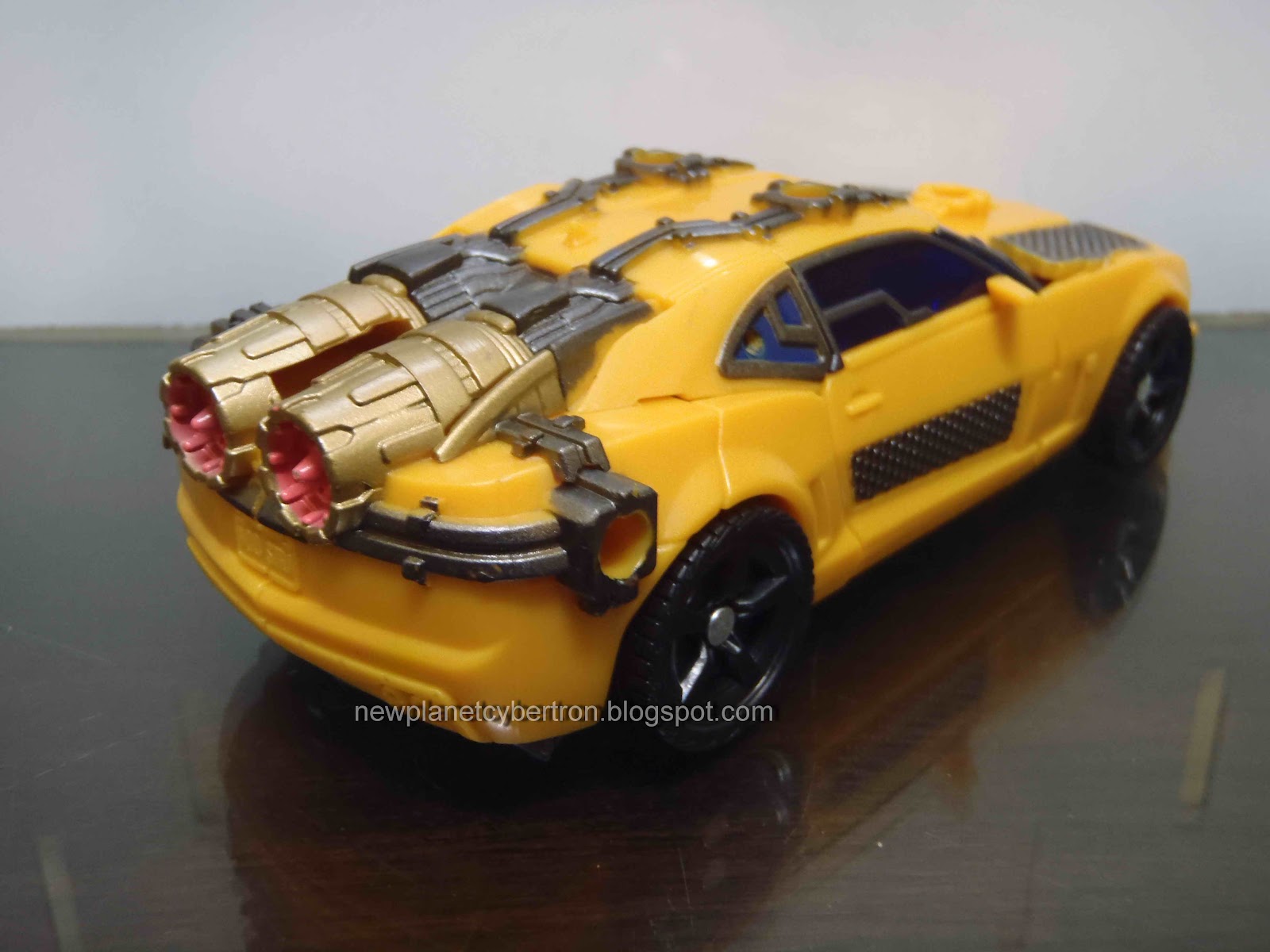 New Cybertron Transformers Review Nitro Bumblebee (DOTM Deluxe)