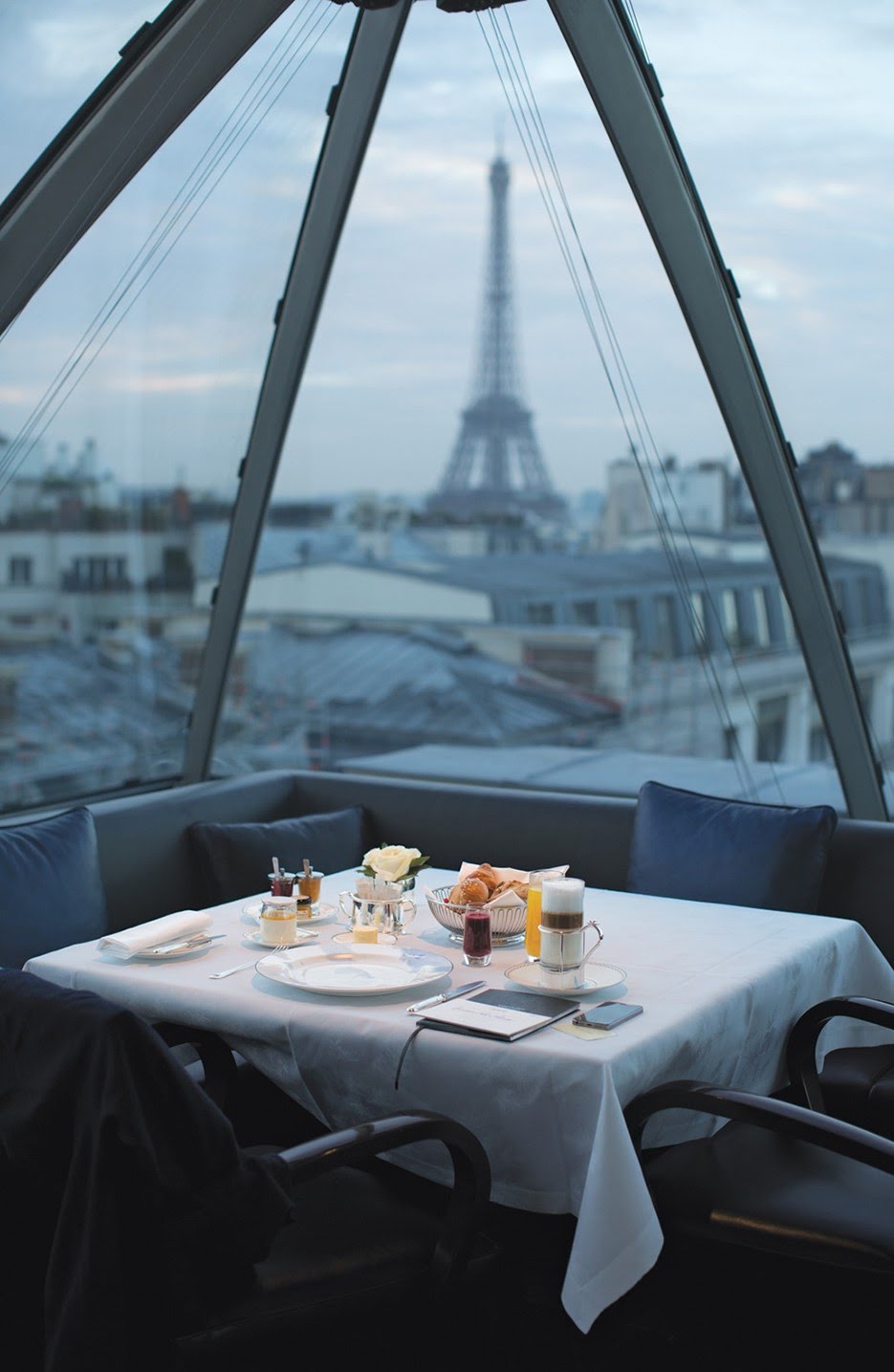 Weekday Wanderlust | Wine With a View: Two Restaurants in Paris with the Most Romantic Views