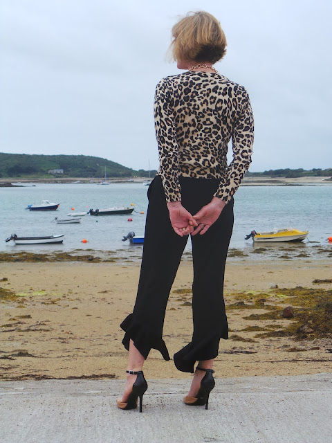 Black trouser challenge 11 | Anna's Island Style