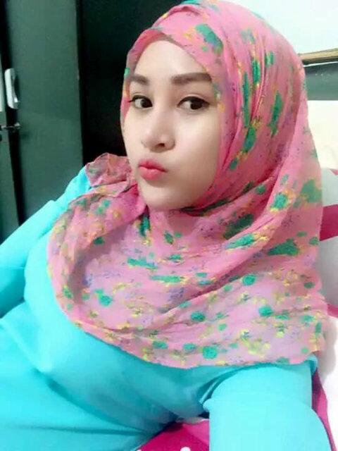 Pesona Cewek Jilbab Montok Bagian 4.