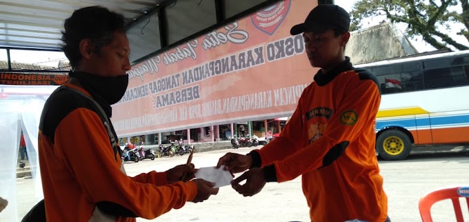Rescue Senkom Mitra Polri Memberikan Donasi Pos Siaga Bencana Covid 19 di Terminal Karangpandan