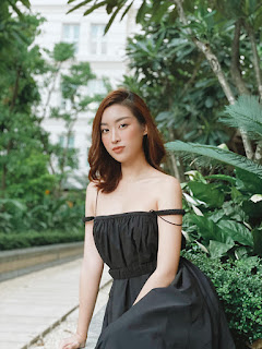 Hoa hậu Đỗ Mỹ Linh chăm khoe ảnh bikini táo bạo