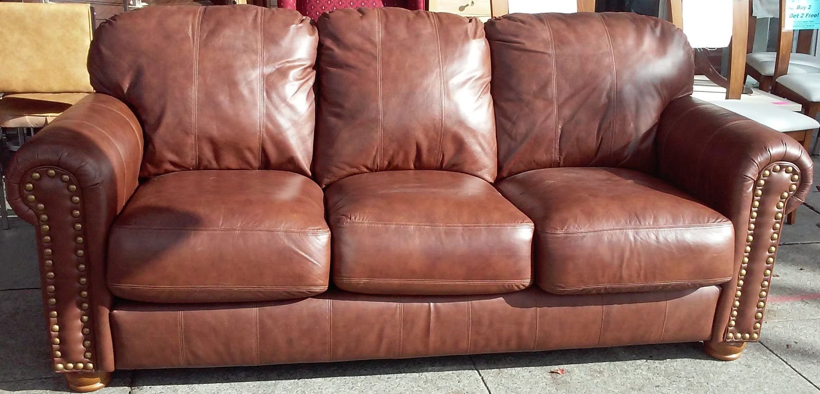 UHURU FURNITURE & COLLECTIBLES SOLD Lane Button Down Leather Sofa 265