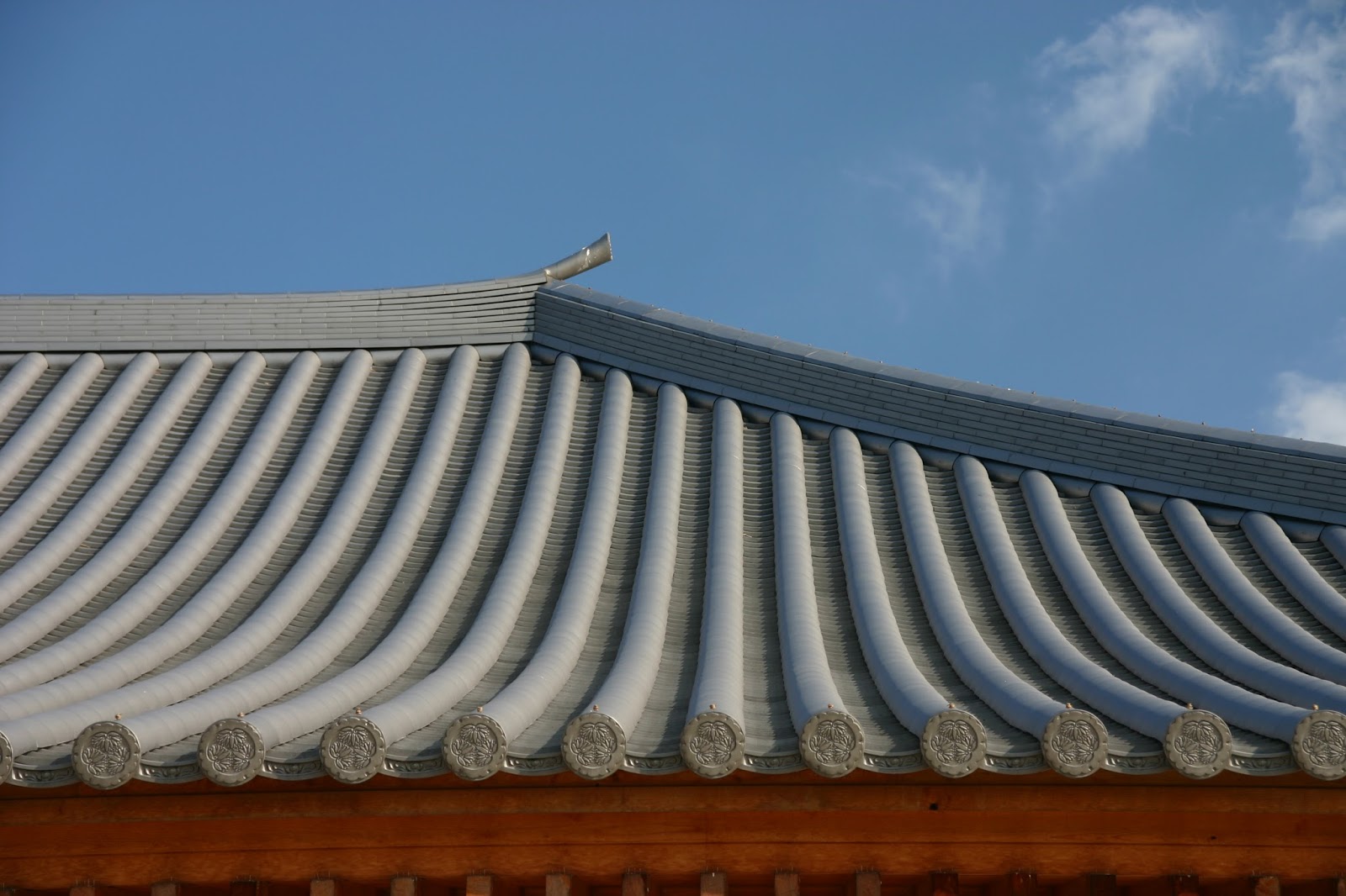 淡路瓦 昭和窯業のスタッフブログ: 本葺き瓦シリーズ（お寺編）