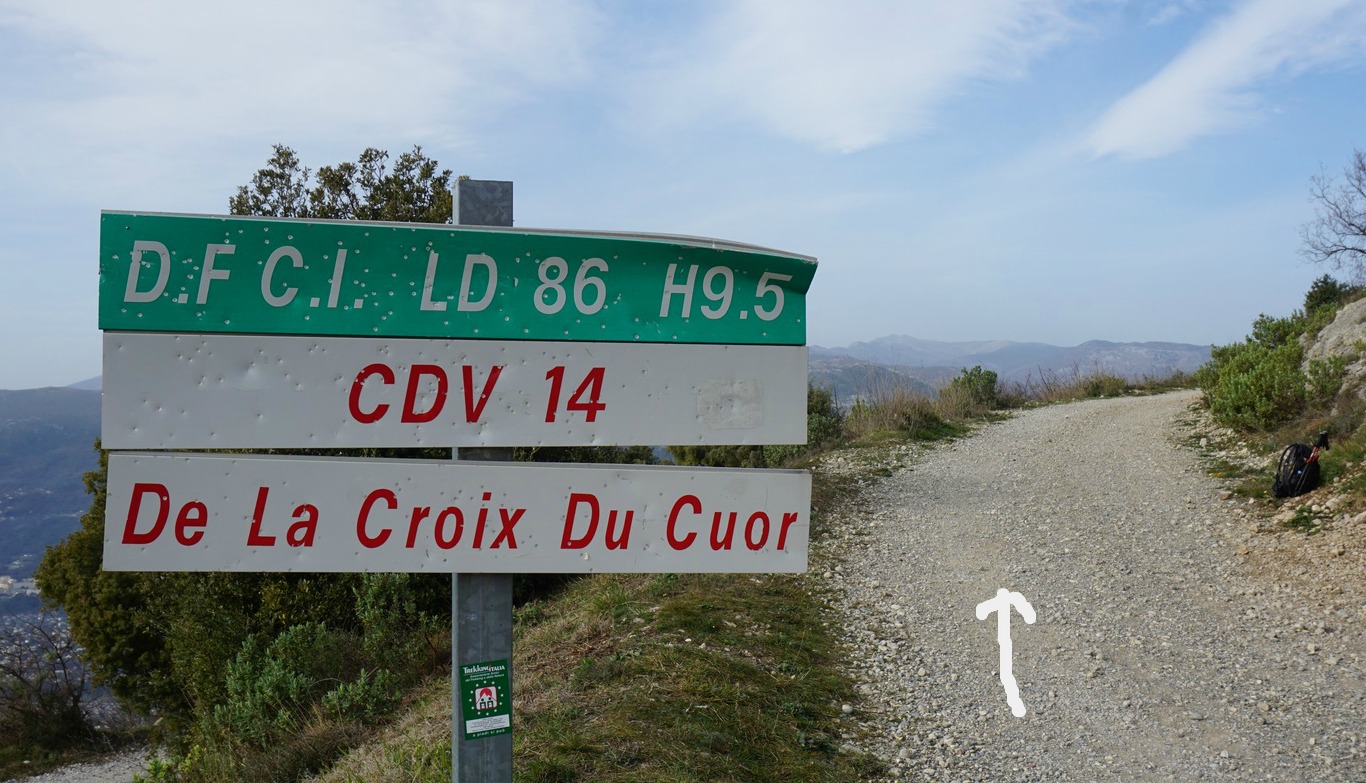 Dirt track to La Croix de Cuor