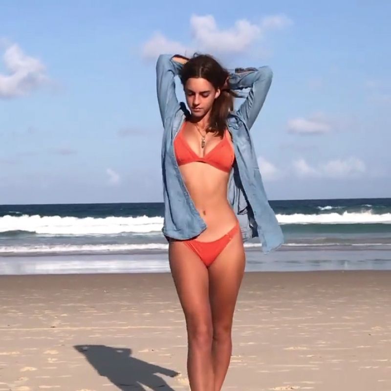 Emily Feld Clicks in a Bikini – Instagram Snaps 15 JAn-2020