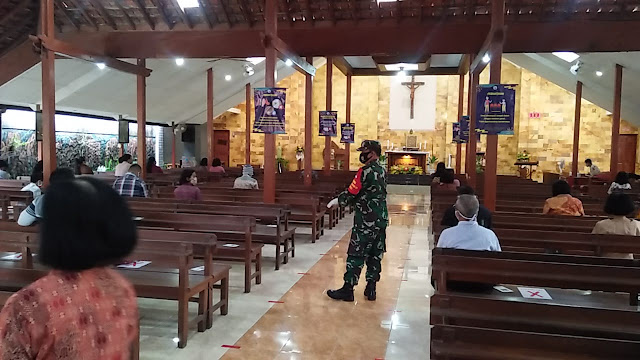 Babinsa Koramil Ceper Lakukan Penegakan Disiplin Protokol Kesehatan Di Tempat Ibadah