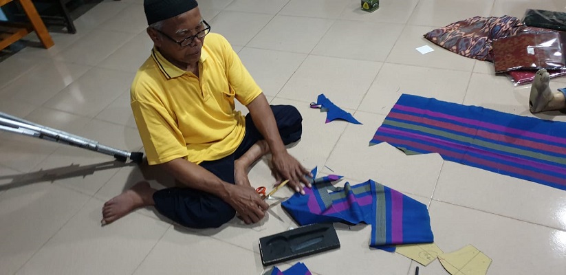 Produksi Masker, Merdi Sihombing Gandeng UMKM dan Puluhan Tuna Daksa