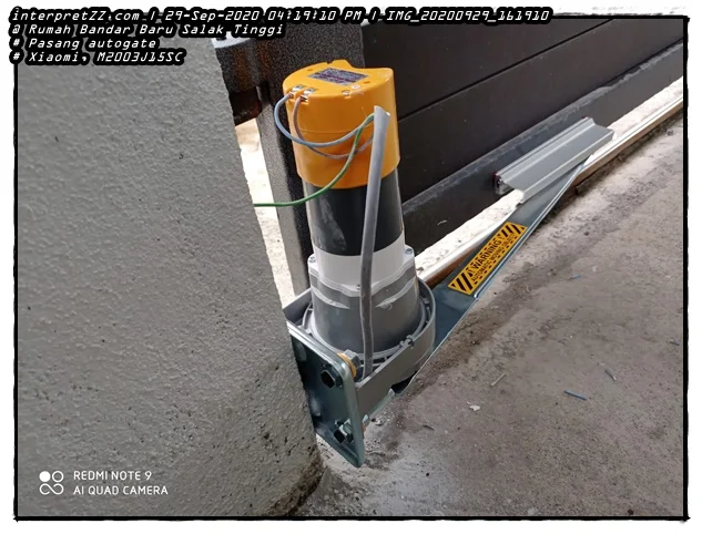 gambar motor elektrik pintu pagar automatik (autogate) yang dipasang di Bandar Baru Salak Tinggi