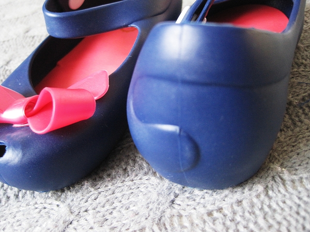 http://www.wholesalebuying.com/product/fashion-walker-toddler-baby-girl-bow-mary-jane-flat-sandal-189269?utm_source=blog&utm_medium=cpc&utm_campaign=Carly1378