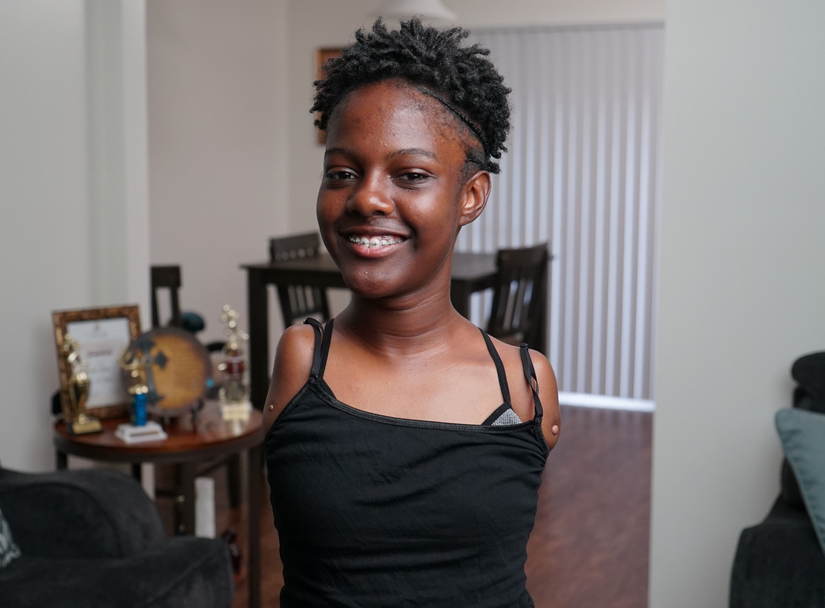 The Amazing Girl With No Arms People are Awesome