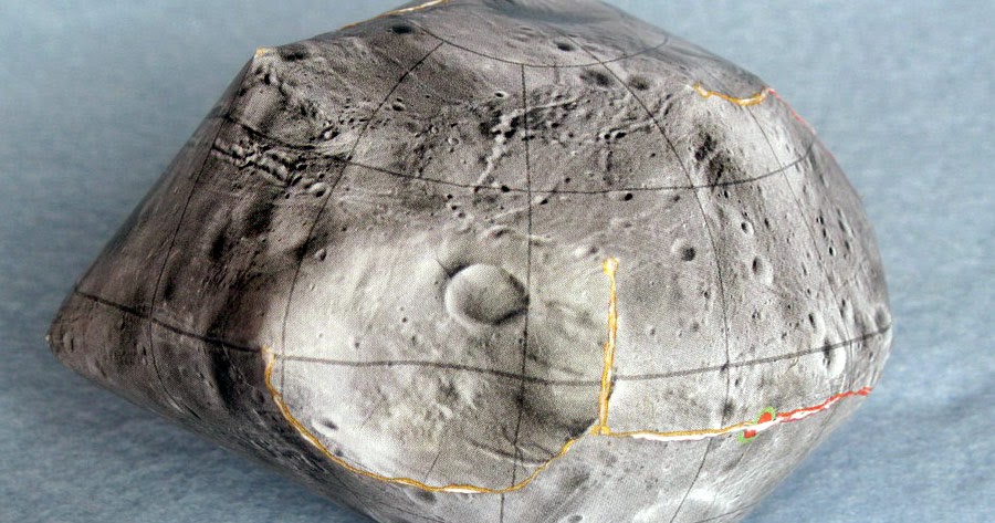 Fobos, luna de Marte ~ Los modelos y artesanías de Rubén M.