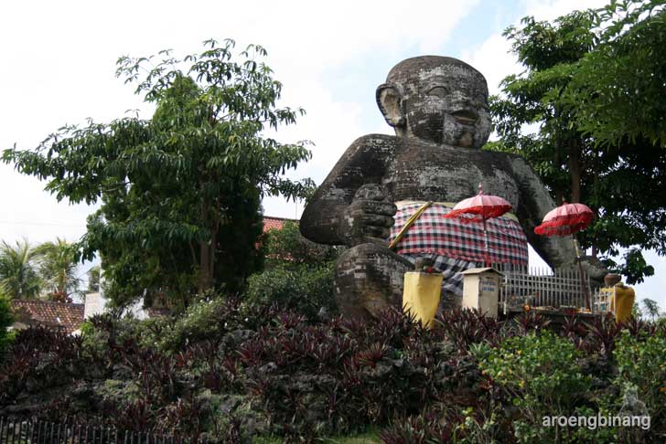 patung di bali dewa indra