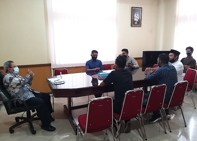 Pemuda Jazirah Leihitu Temui Antonius Gustav Latuheru Bahas Pembatasan Masuk Kota Ambon Pemuda Jazirah Leihitu Temui Antonius Gustav Latuheru Bahas Pembatasan Masuk Kota Ambon