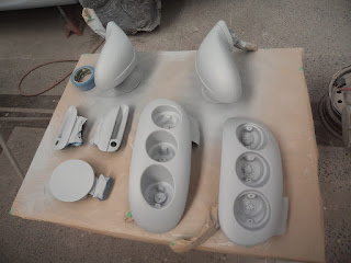 Rear lights, mirrors and dor handles primed