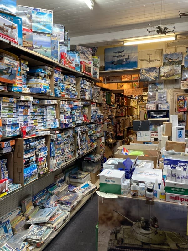 FalkeEins a modelling blog KIT KRAZY..best model shop in London