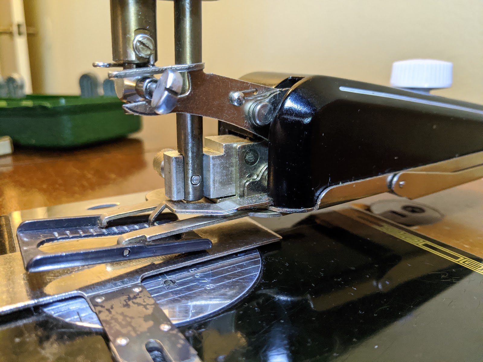 Singer 2012 Buttonholer attachment