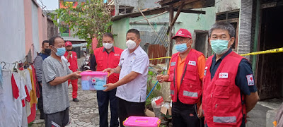 PMI Lampung Salurkan Bantuan Korban Kebakaran di Kelurahan Gotong Royong