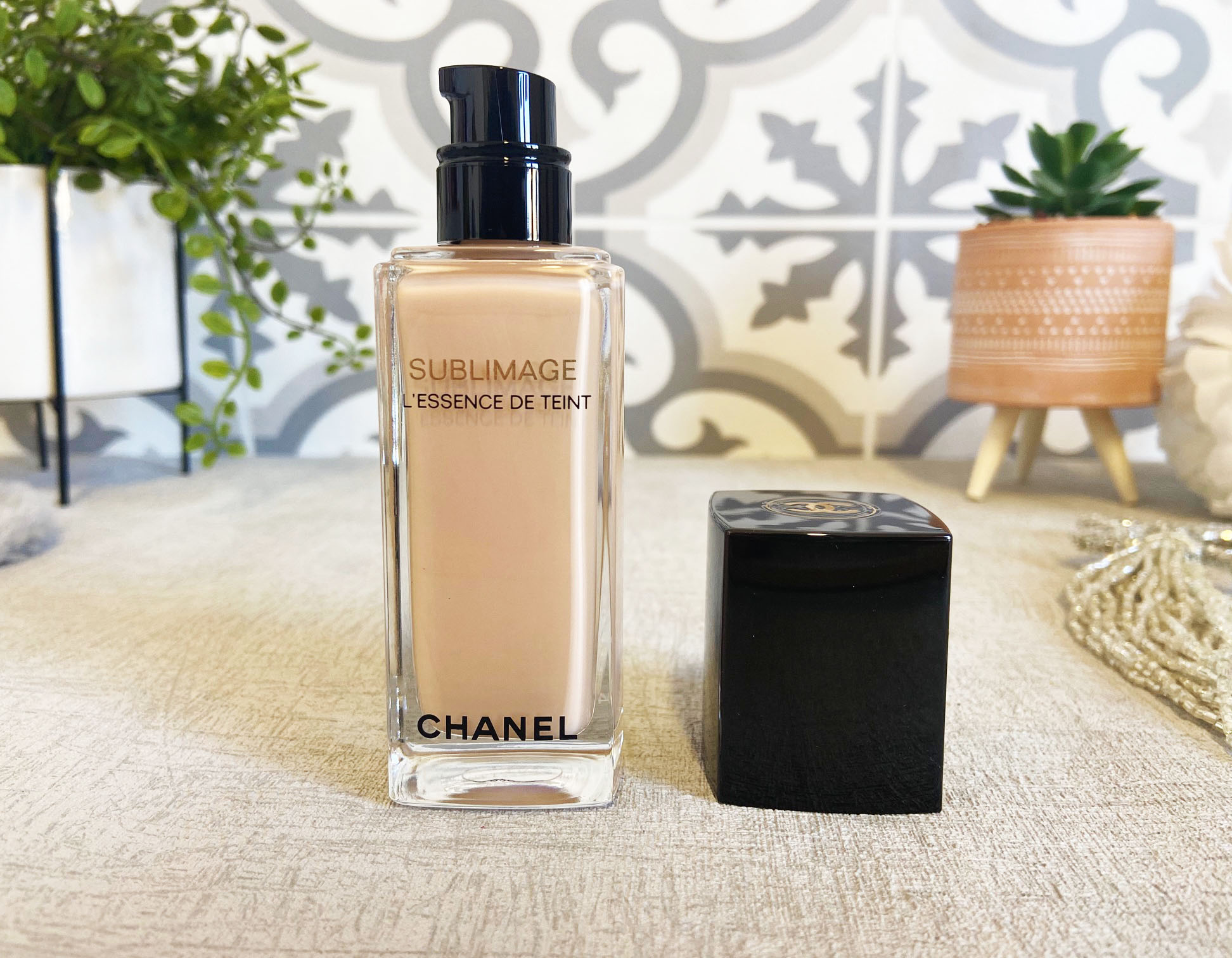 nuttet Jakke ambition Chanel Sublimage L'Essence De Teint Ultimate Radiance-Generating Serum Foundation  Review | Kathryn's Loves