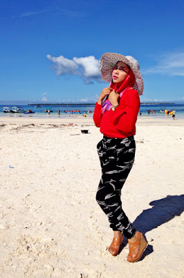 fashion hijab untuk wisata pantai harga sewa perahu