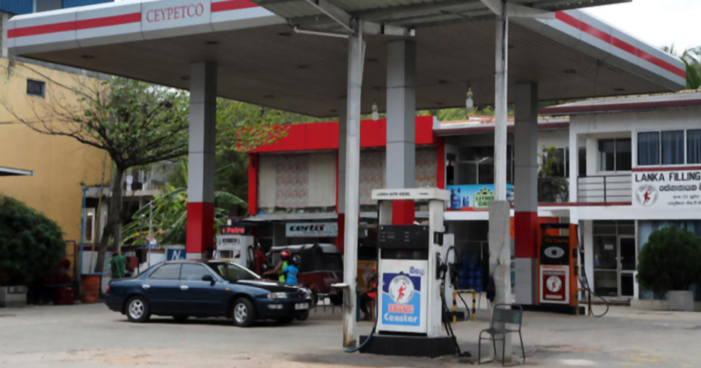 කවුරුවත් ගමන් බිමන් නොයන නිසා ඉන්ධන අලෙවිය පහළට Gossip Lanka News