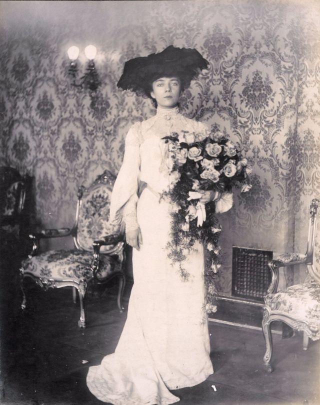 Stunning Image of Alice Lee Roosevelt Longworth in 1907 