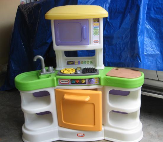AIN'S Preloved Items..: Little Tikes Gourmet Kitchen (SOLD)