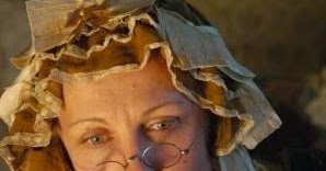 Мать родиона раскольникова, пульхерия александровна. Мать раскольникова пульхерия. Пульхерия александровна раскольникова. Пульхерия александровна преступление и наказание. Пульхерия александровна раскольникова.