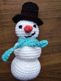 PATRON GRATIS MUÑECO DE NIEVE AMIGURUMI 301