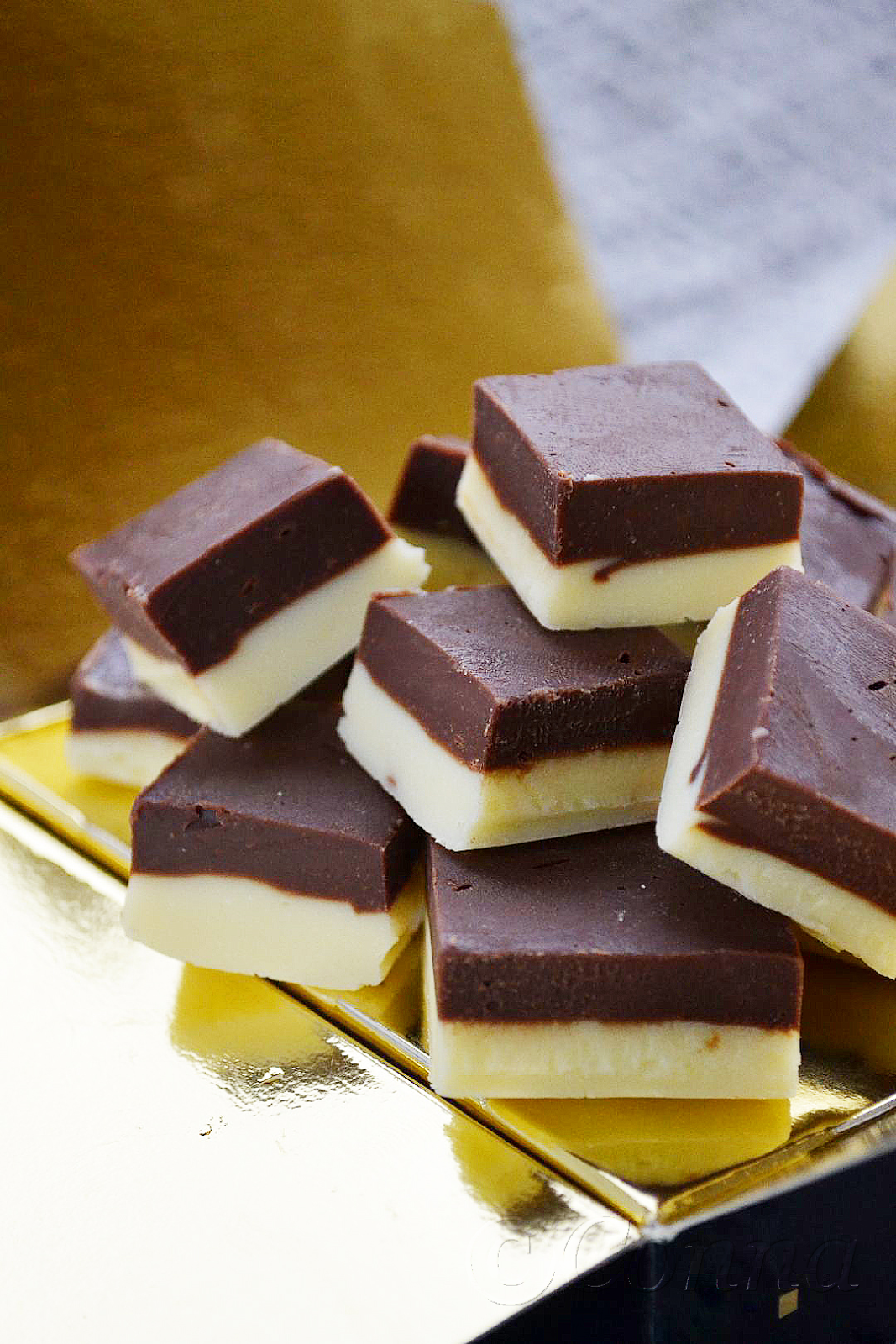 Sabor Δίχρωμο fudge με τρεις σοκολάτες / Duo fudge with three chocolates