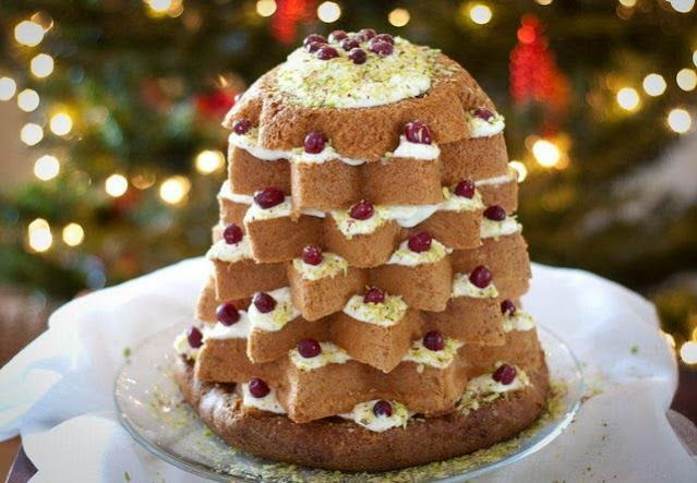 Χριστουγεννιάτικο δέντρο - με τσουρέκι pandoro