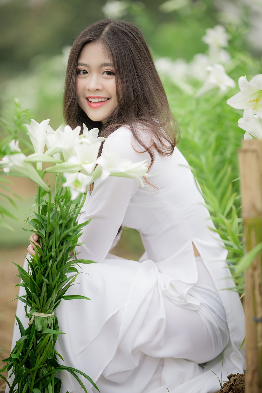 Vietnamese cute girl - Ao dai Vietnamese traditional dress