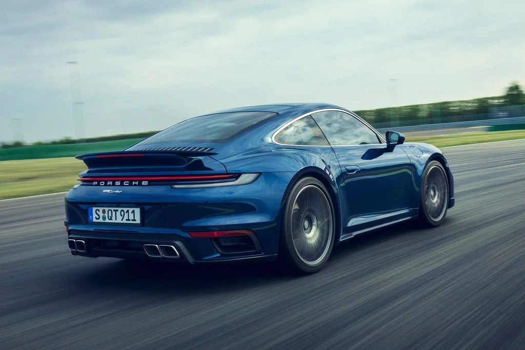 Porsche 911 Turbo 2021 tăng tốc ngang siêu xe, giá từ 170.800 USD Porsche 911 Turbo 2021 tăng tốc ngang siêu xe, giá từ 170.800 USD