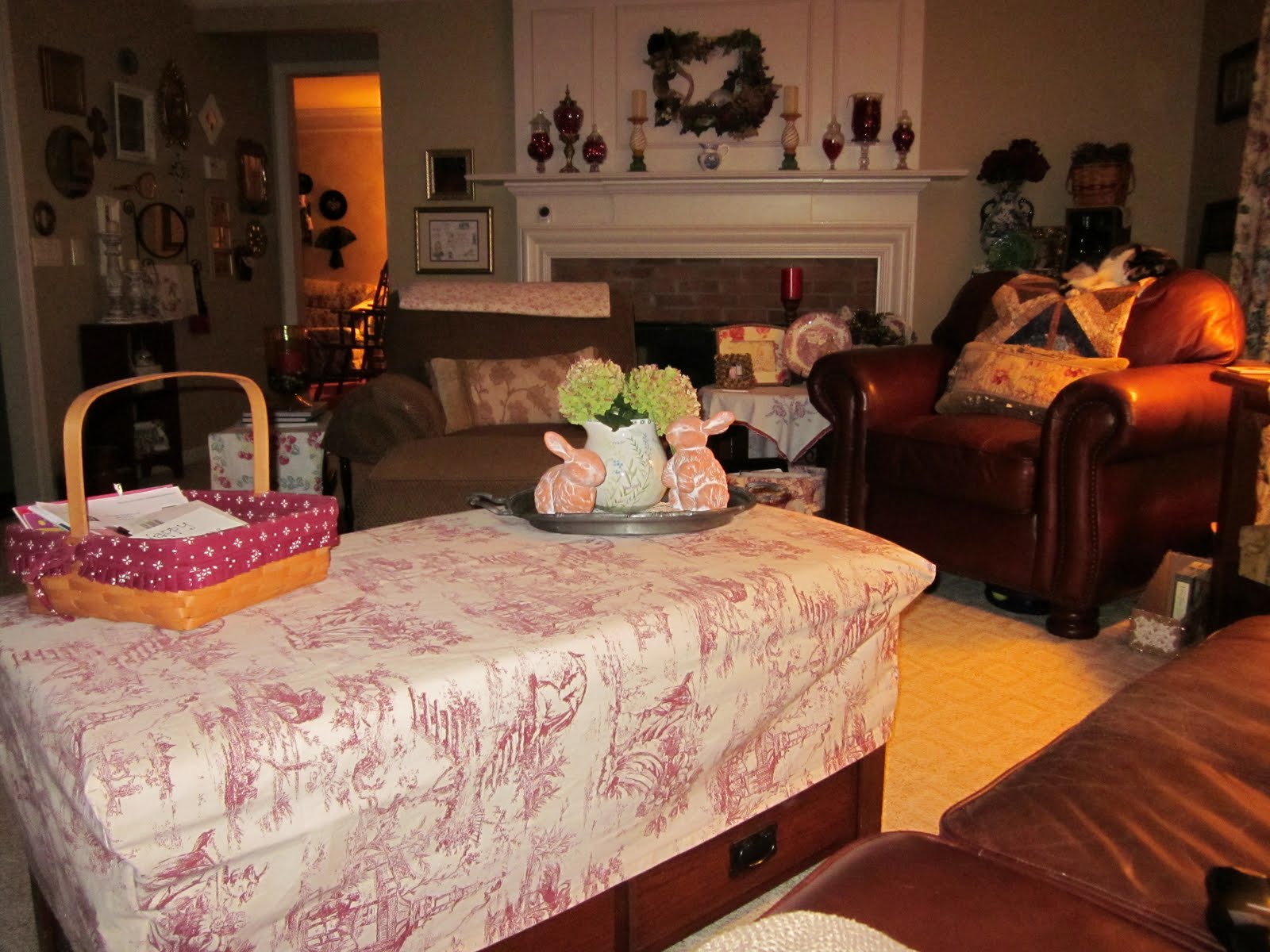 RoseChicFriends Coffee Table SlipCover