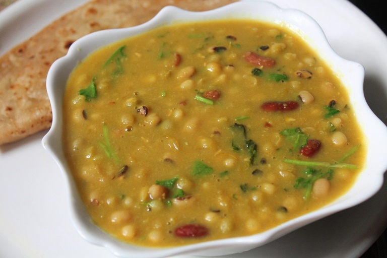 Mixed Legumes Curry Recipe / Gujarati Beans Curry Recipe Yummy Tummy