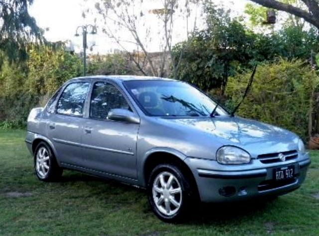 Cruiser Clasicos En Escala 1 43 1 43 Classics Chevrolet Corsa Gls 1997