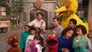 Jason Mraz sings about being "Outdoors” Elmo, Baby Bear, Abby Cadabby, Rosita, Big Bird and the children join his performance. Sesame Street Episode 4326 Great Vibrations season 43